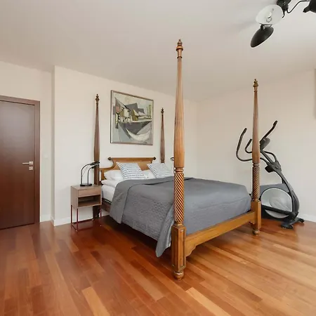 Stylish & Spacious Family With Panorama View By Renters Lejlighed Warszawa
