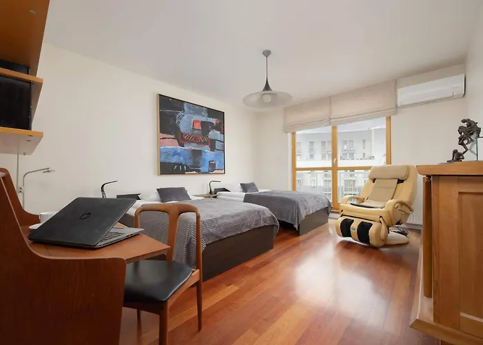 Stylish & Spacious Family With Panorama View By Renters Apartmán Varšava