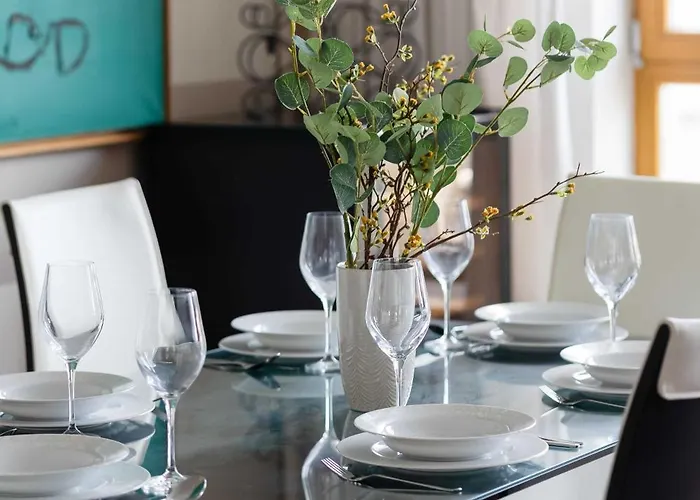 Stylish & Spacious Family With Panorama View By Renters