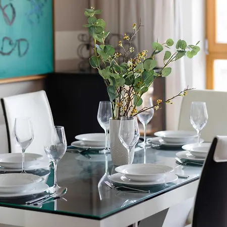 Stylish & Spacious Family With Panorama View By Renters