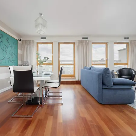 Stylish & Spacious Family With Panorama View By Renters *