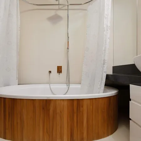 Stylish & Spacious Family With Panorama View By Renters * ワルシャワ