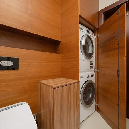 Stylish & Spacious Family With Panorama View By Renters