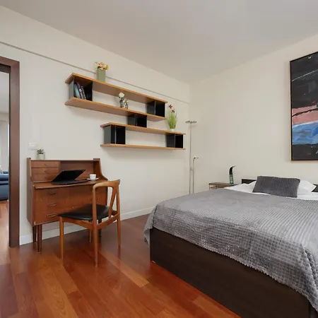 Stylish & Spacious Family With Panorama View By Renters *