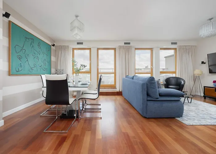 Stylish & Spacious Family With Panorama View By Renters *